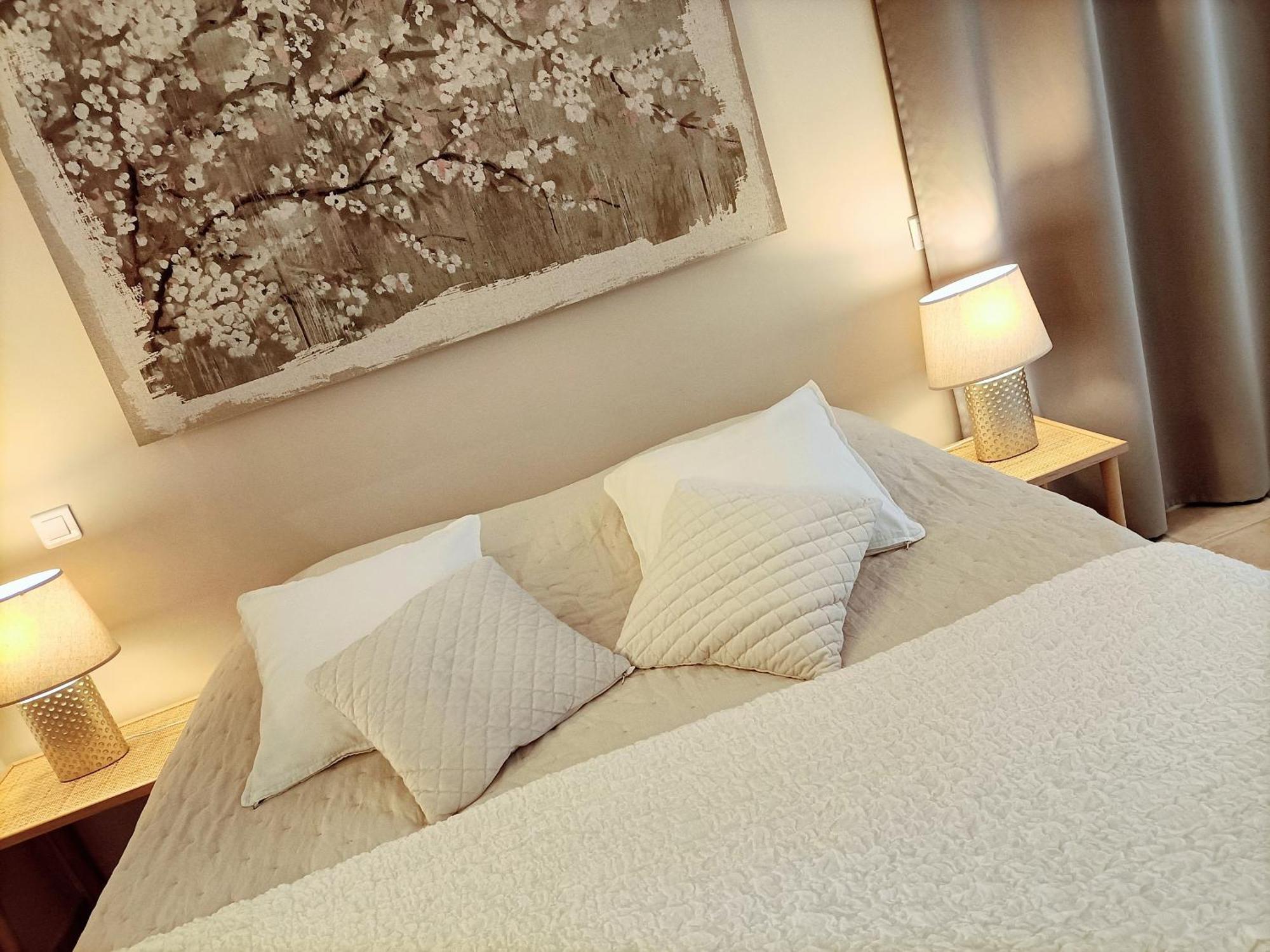 Отель La Ferme Les Eybrachas Reauville Номер фото