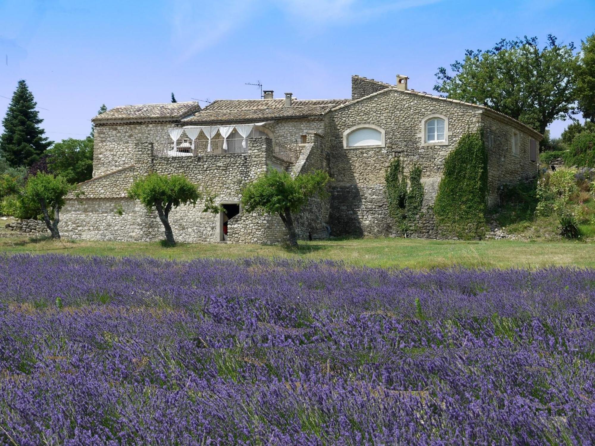 Отель La Ferme Les Eybrachas Reauville Экстерьер фото